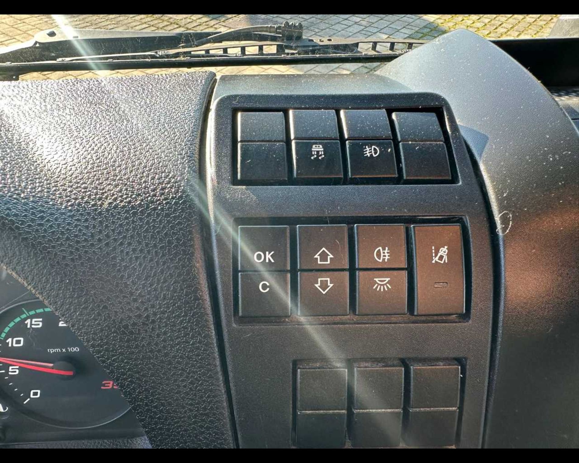 IVECO ML75E16/P - CASSONE CON GRU - Lombardia Truck