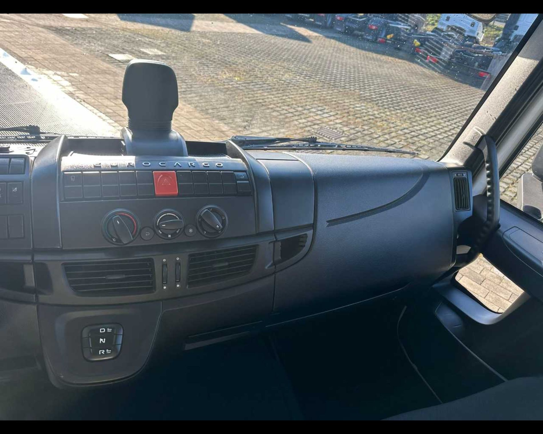 IVECO ML75E19/P - CASSONE CENTINE TELONE CON SPONDA CARICATRICE POSTERIORE - Lombardia Truck