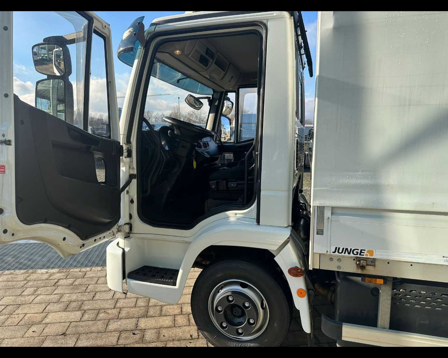 IVECO ML75E19/P - CASSONE CENTINE TELONE CON SPONDA CARICATRICE POSTERIORE - Lombardia Truck