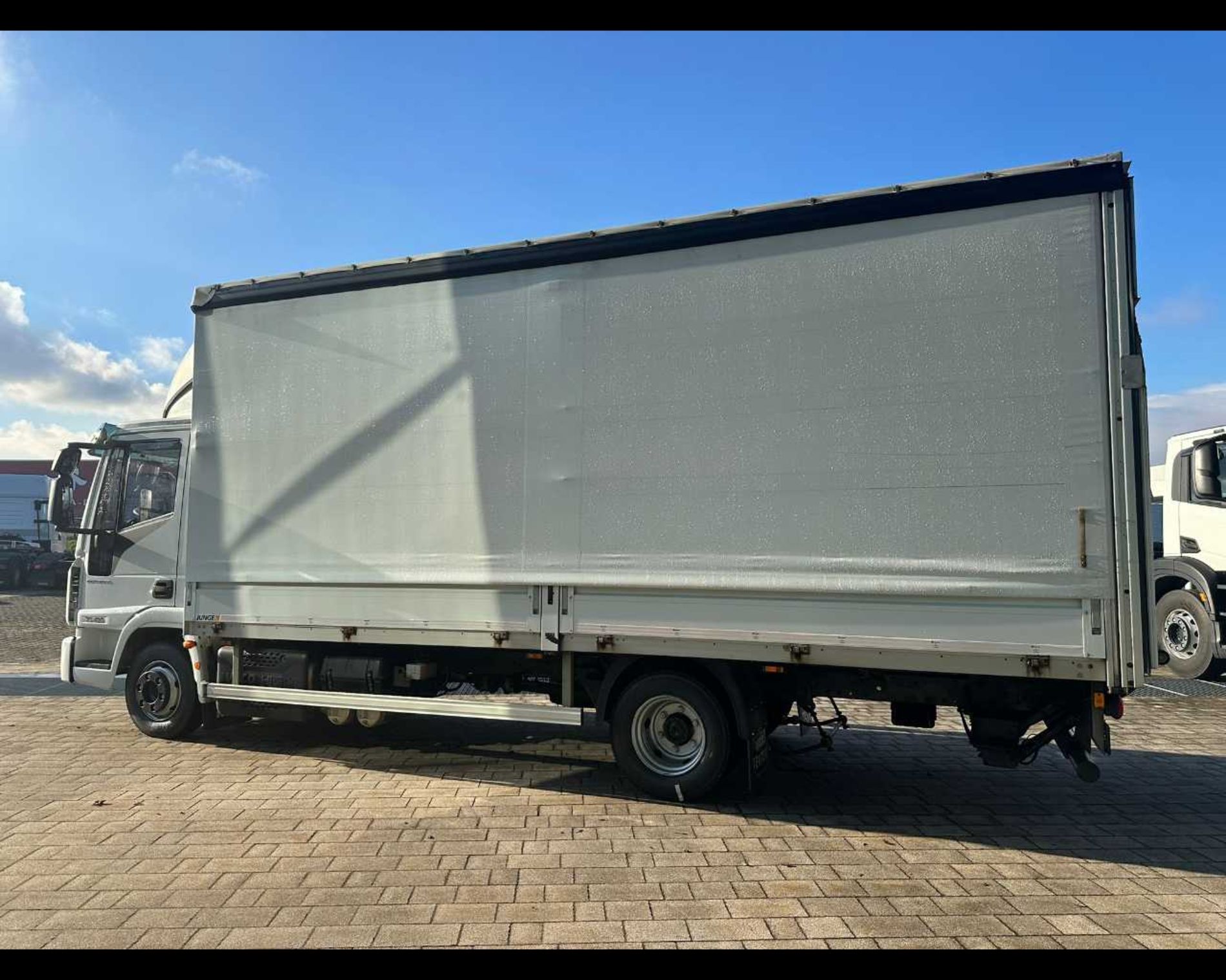 IVECO ML75E19/P - CASSONE CENTINE TELONE CON SPONDA CARICATRICE POSTERIORE - Lombardia Truck