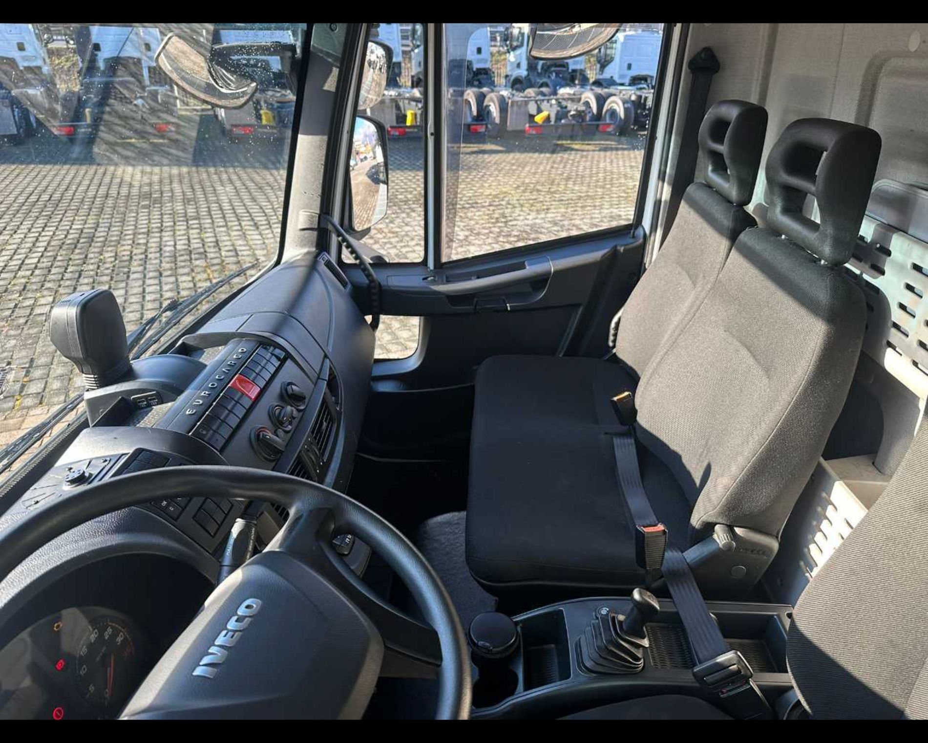 IVECO ML75E19/P - CASSONE CENTINE TELONE CON SPONDA CARICATRICE POSTERIORE - Lombardia Truck