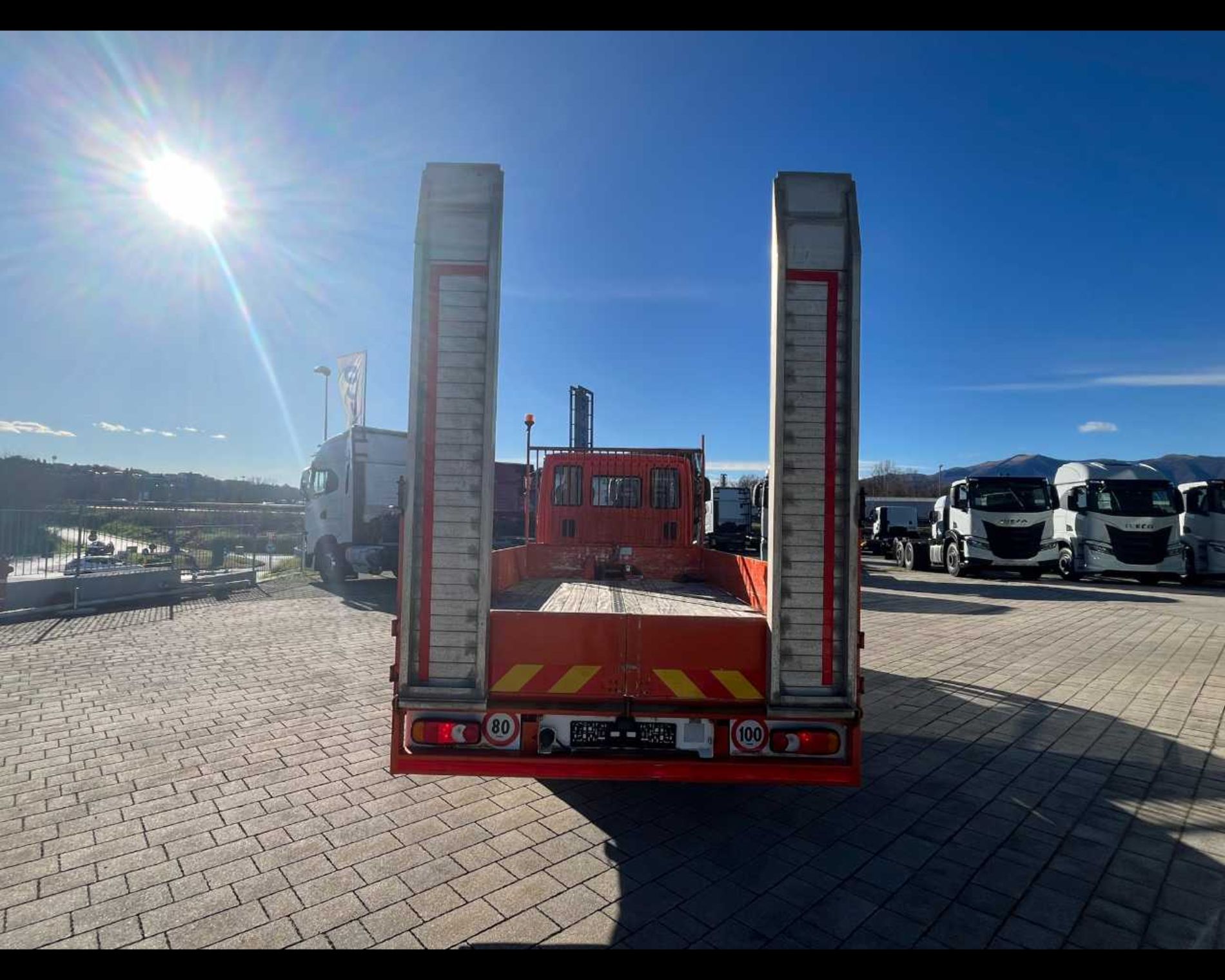 IVECO ML80EL16 - CASSONE CON RAMPA DI CARICO POSTERIORE - Lombardia Truck