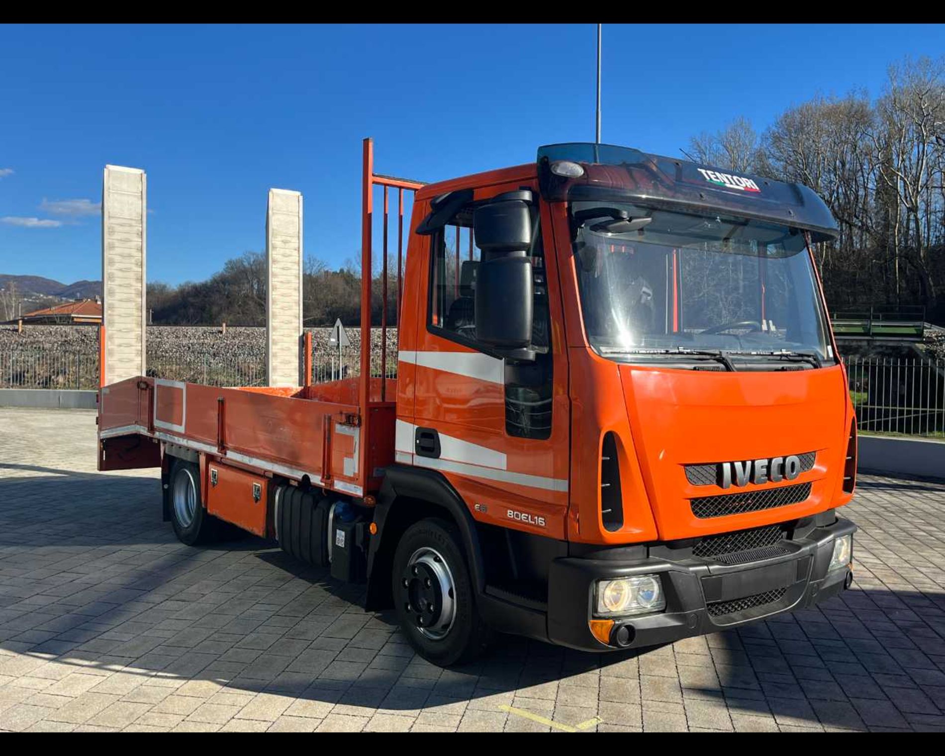 IVECO ML80EL16 - CASSONE CON RAMPA DI CARICO POSTERIORE - Lombardia Truck