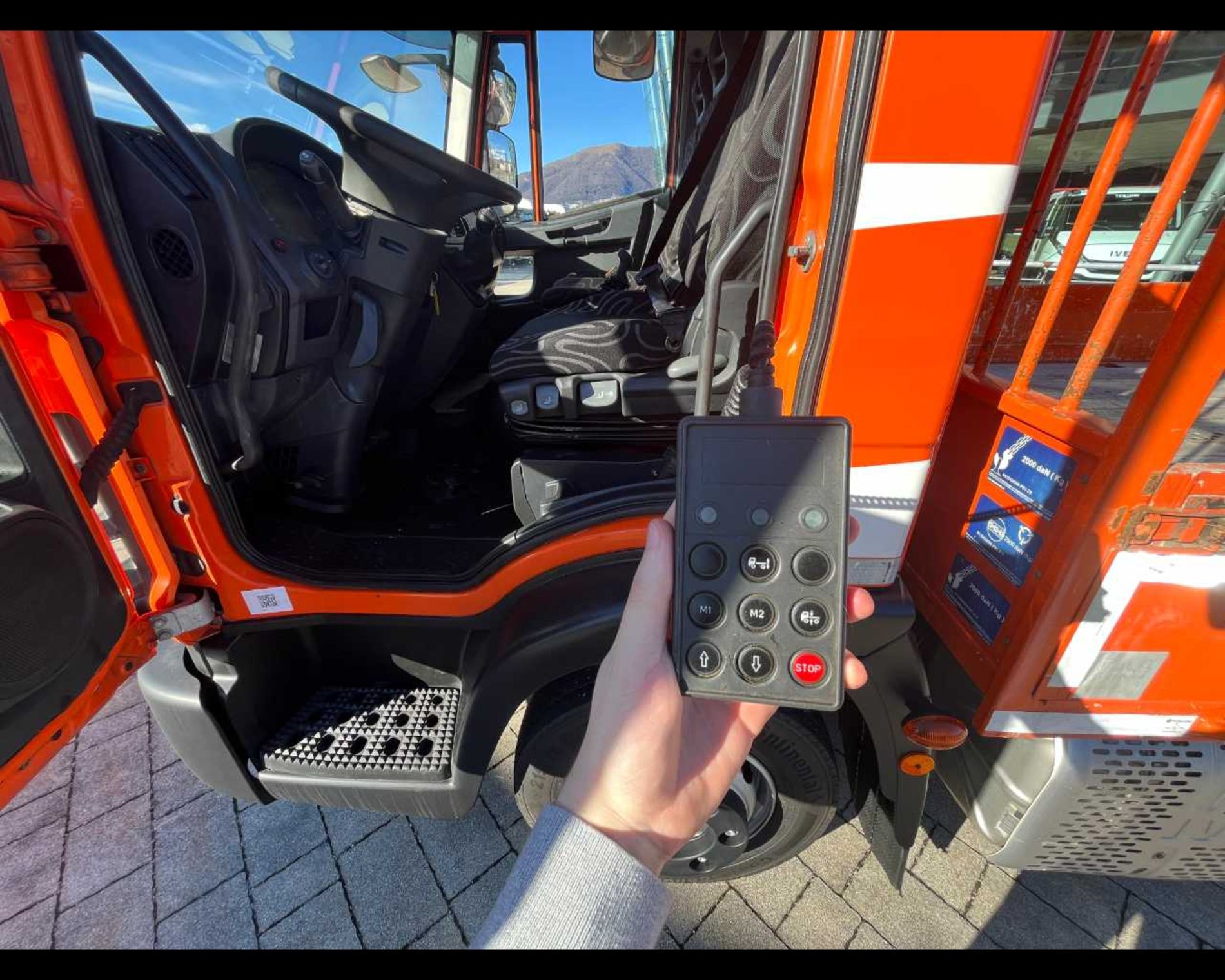 IVECO ML80EL16 - CASSONE CON RAMPA DI CARICO POSTERIORE - Lombardia Truck