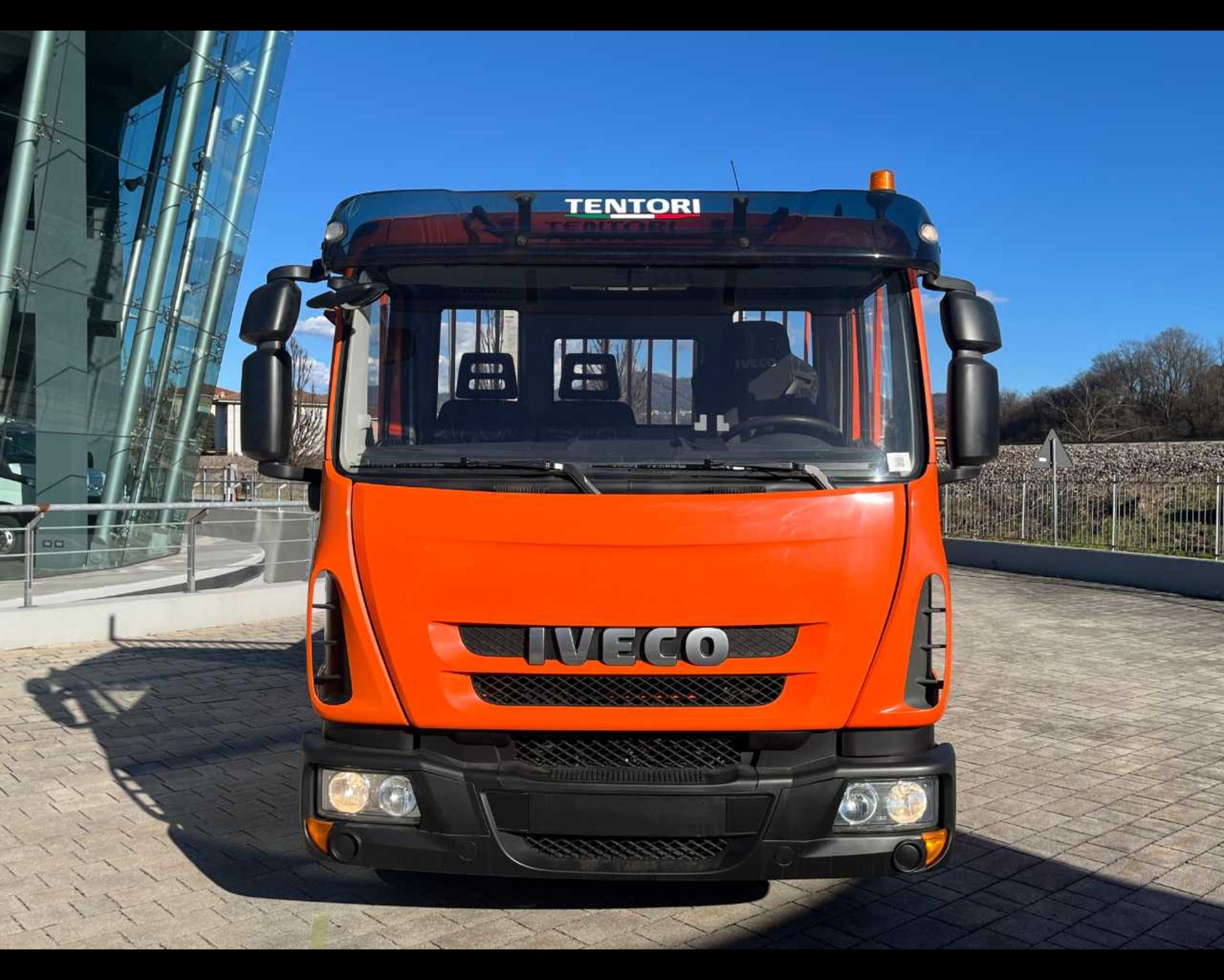 IVECO ML80EL16 - CASSONE CON RAMPA DI CARICO POSTERIORE - Lombardia Truck