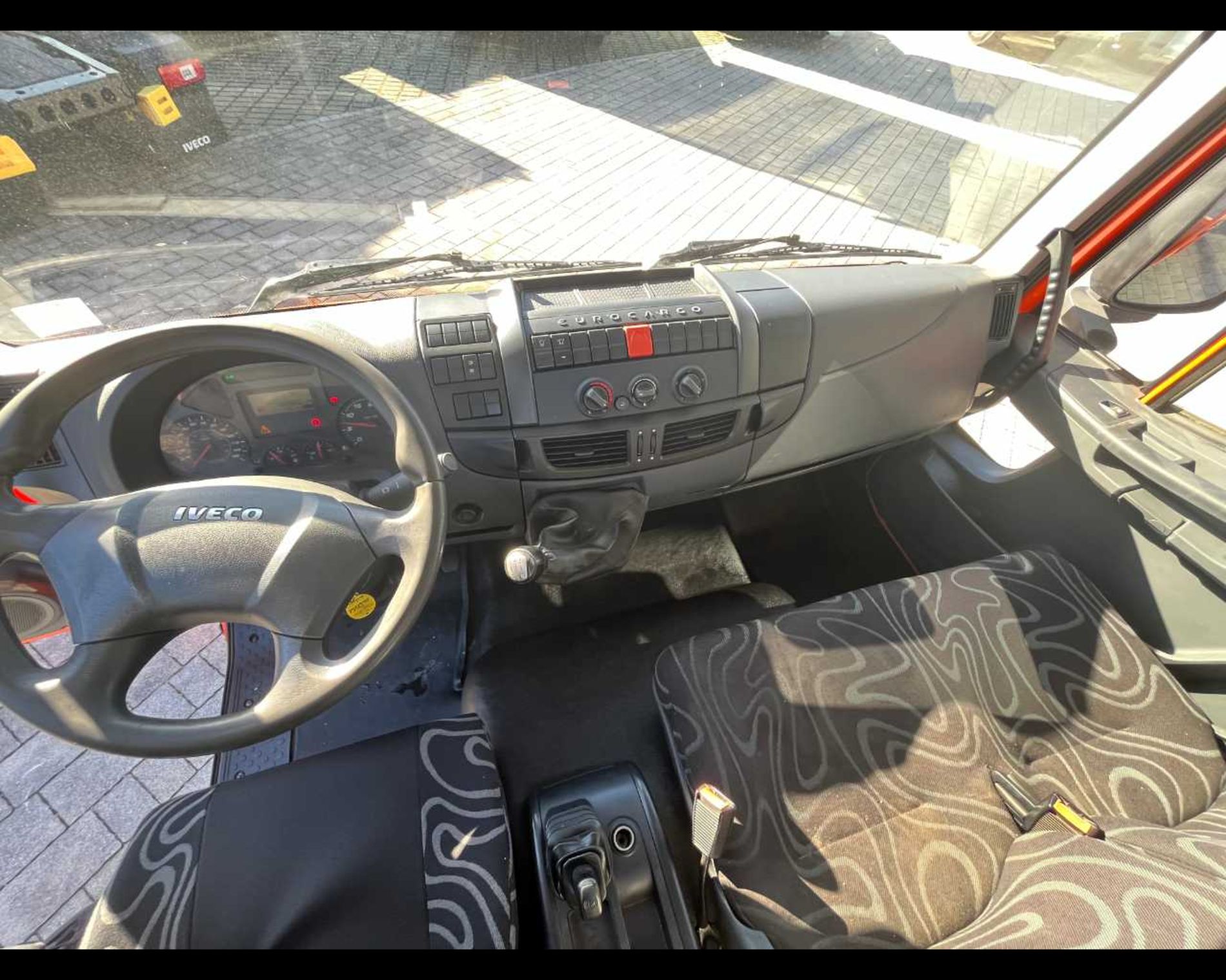 IVECO ML80EL16 - CASSONE CON RAMPA DI CARICO POSTERIORE - Lombardia Truck