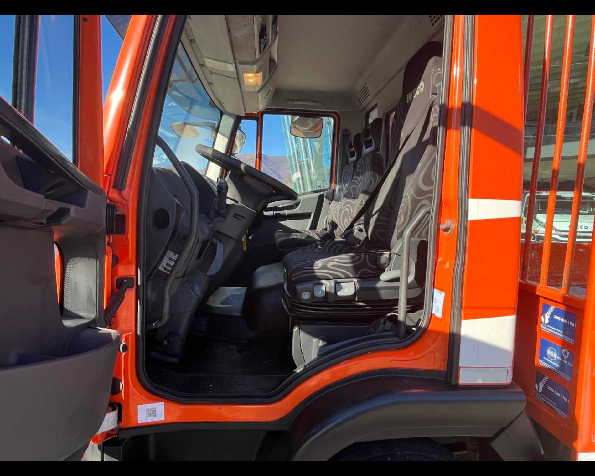 IVECO ML80EL16 - CASSONE CON RAMPA DI CARICO POSTERIORE - Lombardia Truck
