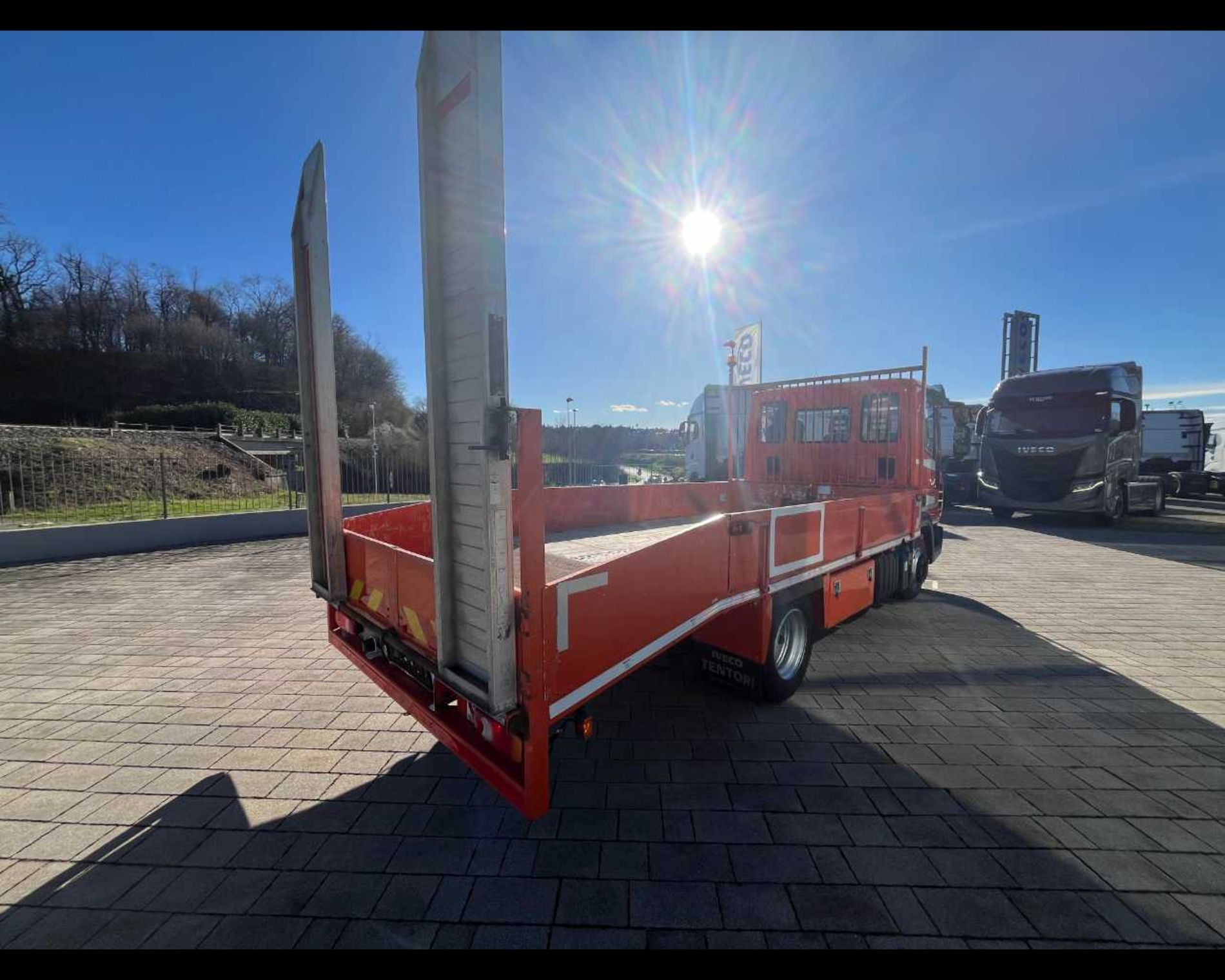 IVECO ML80EL16 - CASSONE CON RAMPA DI CARICO POSTERIORE - Lombardia Truck