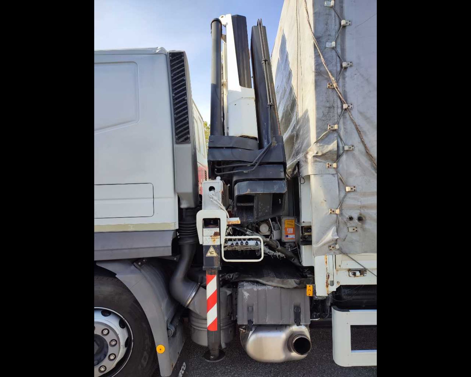 IVECO STRALIS AT260S36 FISSO + GRU - Lombardia Truck