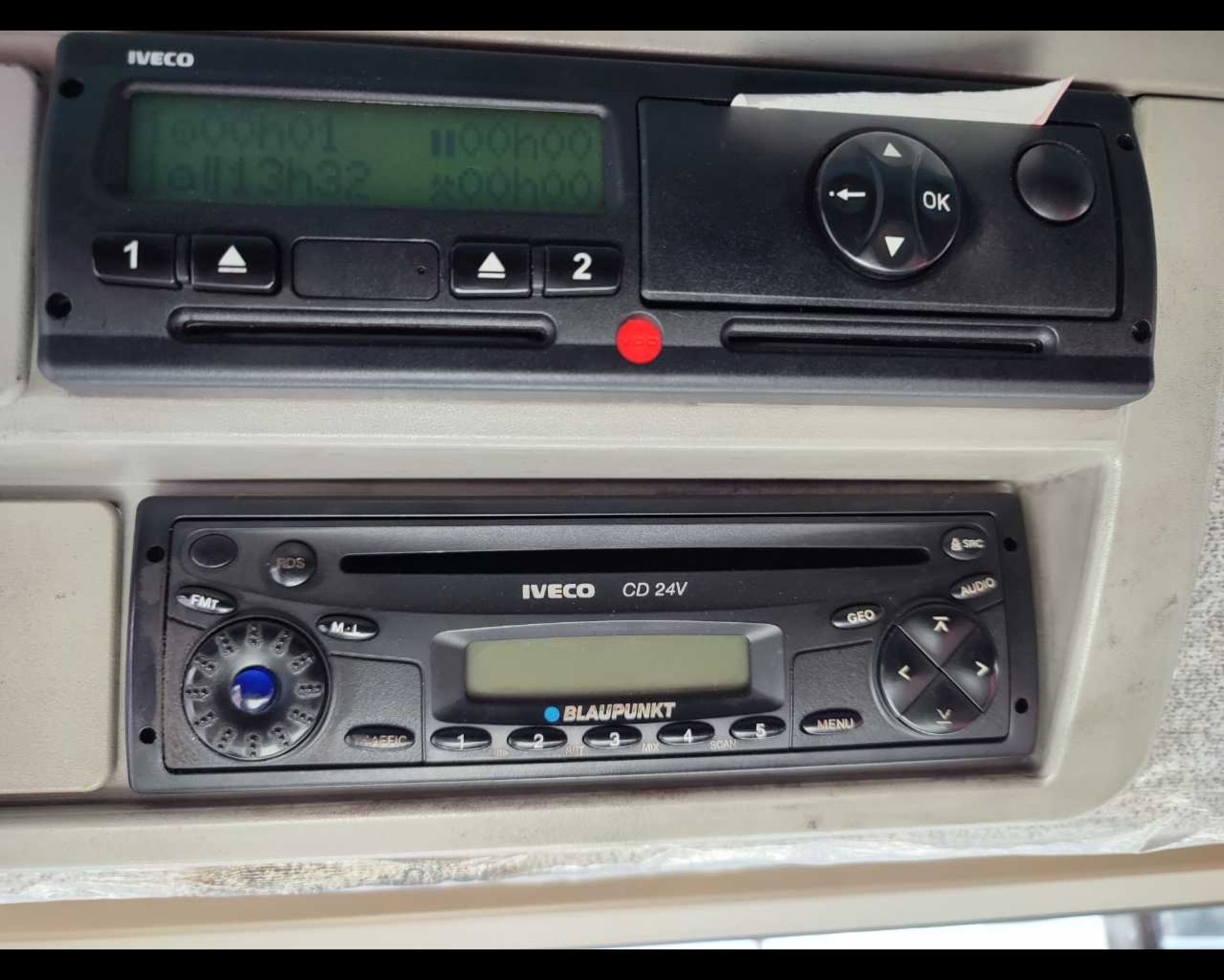 IVECO STRALIS AT260S36 FISSO + GRU - Lombardia Truck