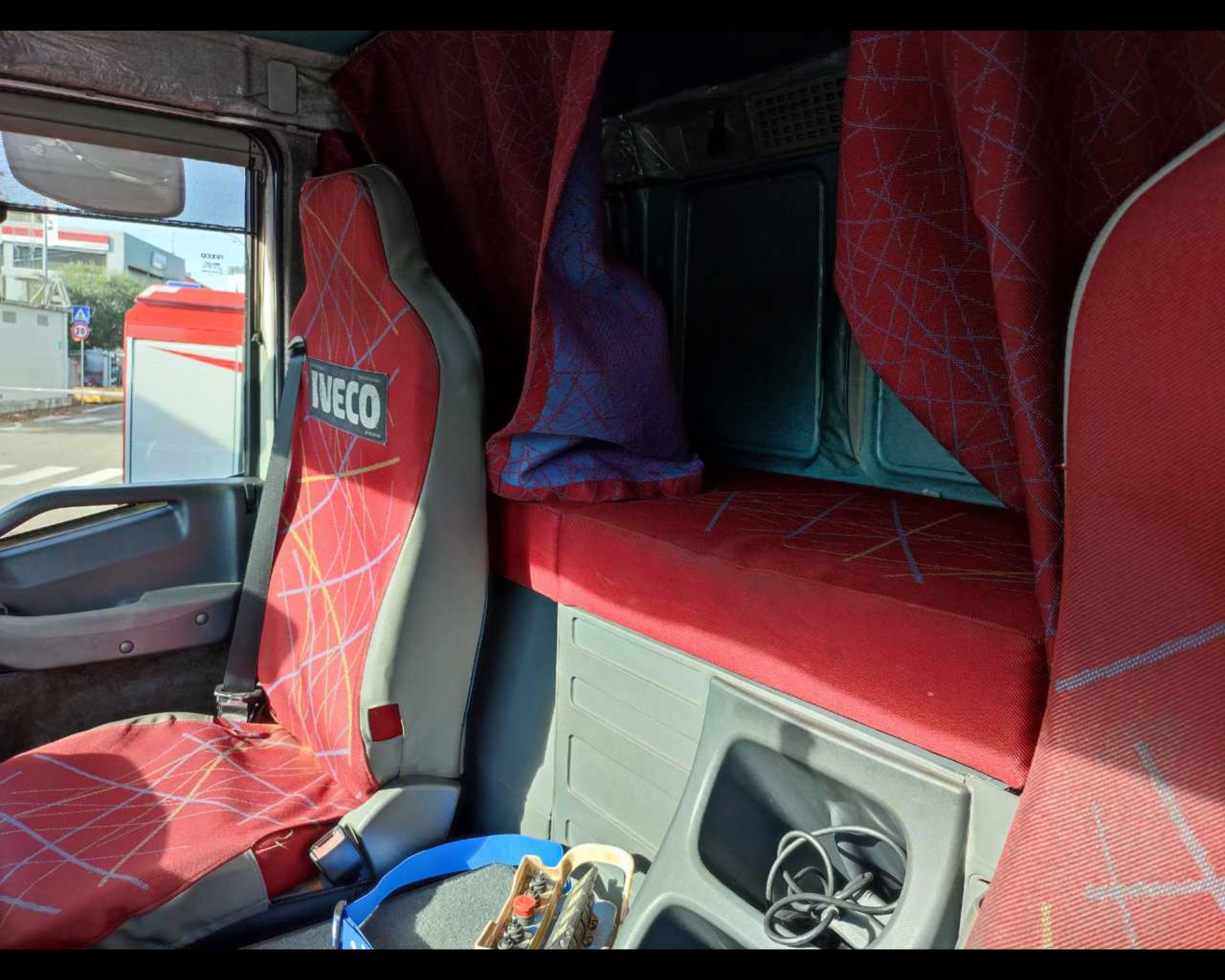 IVECO STRALIS AT260S36 FISSO + GRU - Lombardia Truck