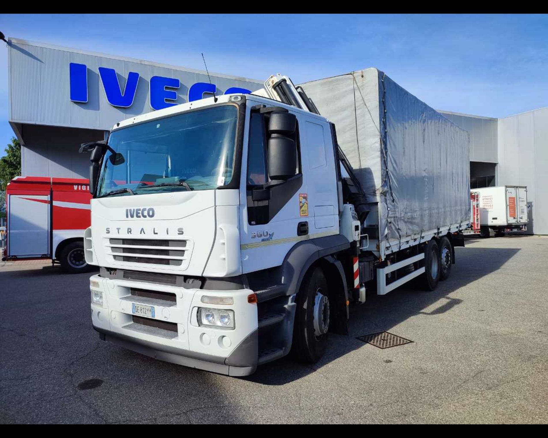IVECO STRALIS AT260S36 FISSO + GRU - Lombardia Truck
