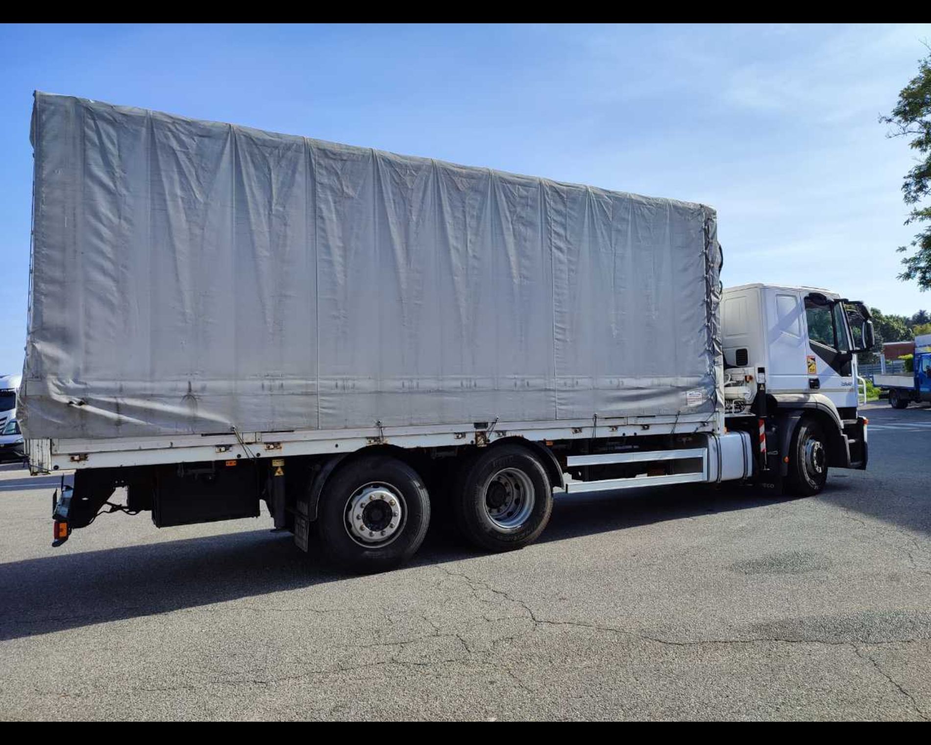 IVECO STRALIS AT260S36 FISSO + GRU - Lombardia Truck