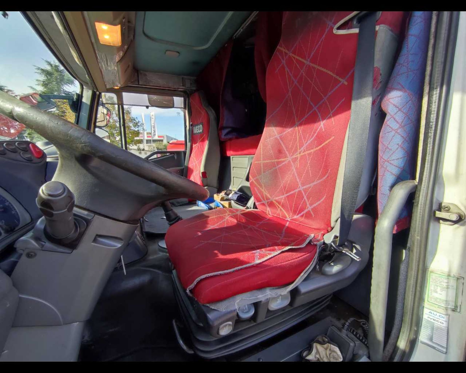 IVECO STRALIS AT260S36 FISSO + GRU - Lombardia Truck