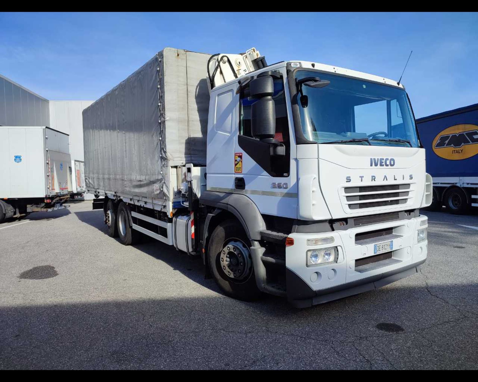 IVECO STRALIS AT260S36 FISSO + GRU - Lombardia Truck