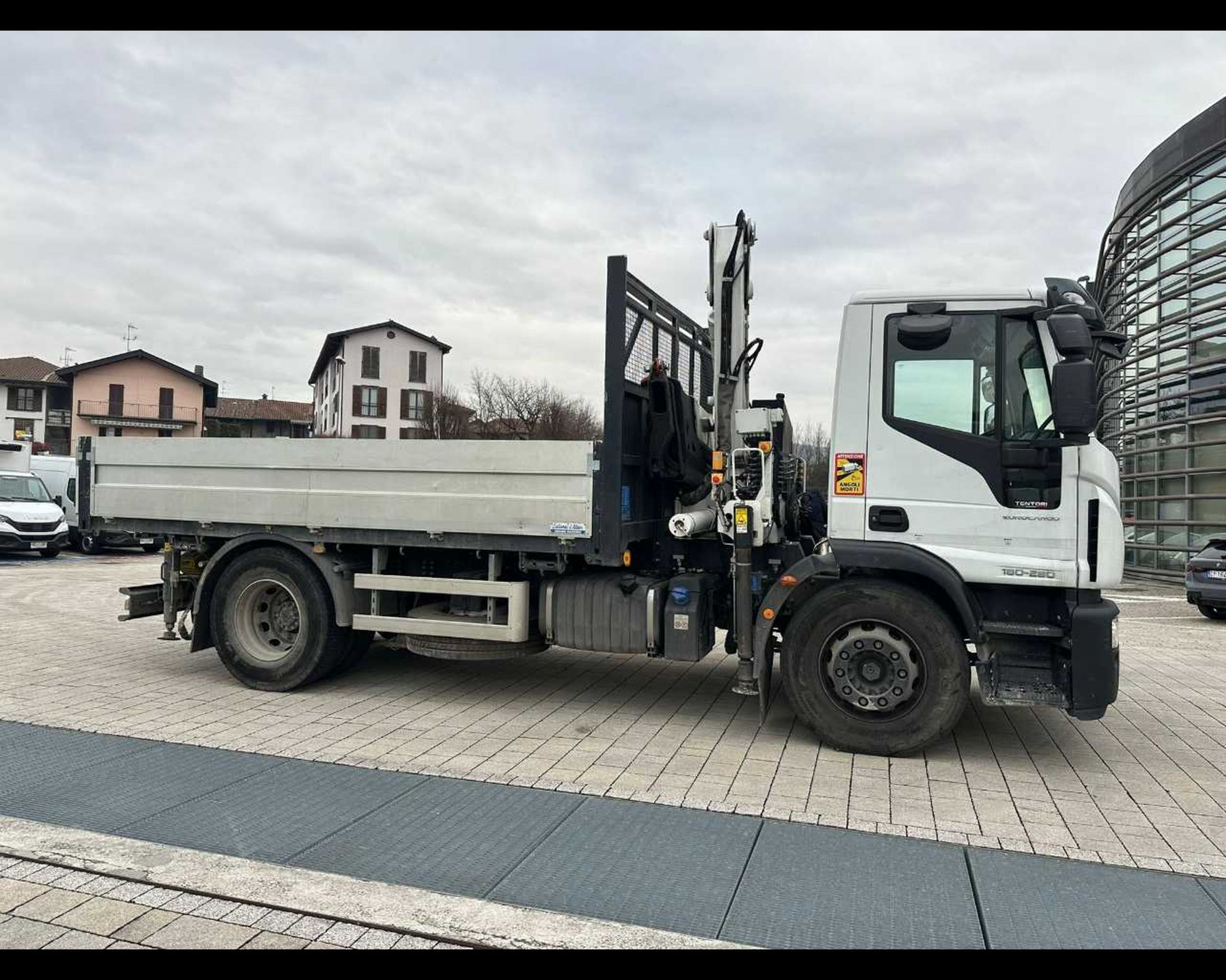 IVECO EUROCARGO ML180E28/P - CASSONE CON GRU - Lombardia Truck