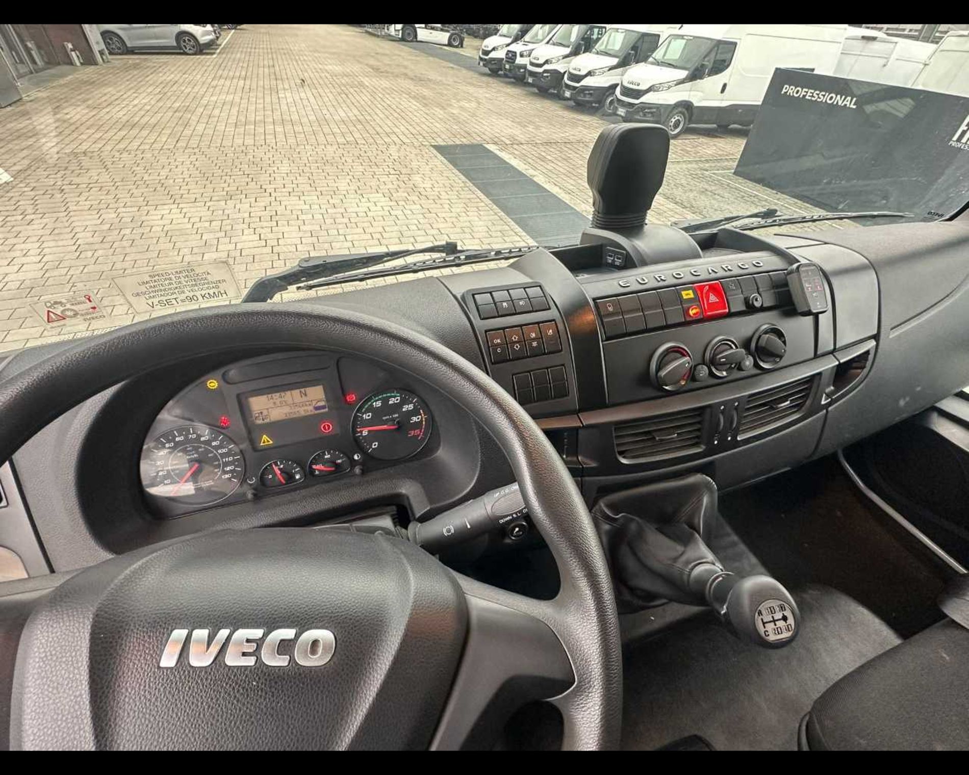 IVECO EUROCARGO ML180E28/P - CASSONE CON GRU - Lombardia Truck
