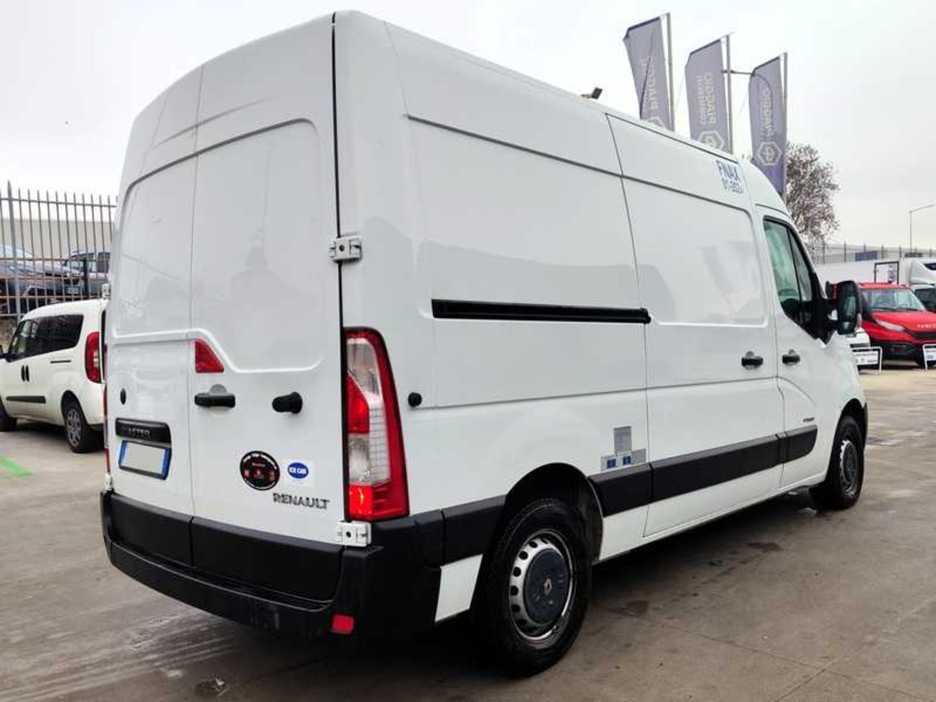 RENAULT MASTER T35 2.3 DCI 125CV COIBENTATO CON FRIGO - Lombardia Truck