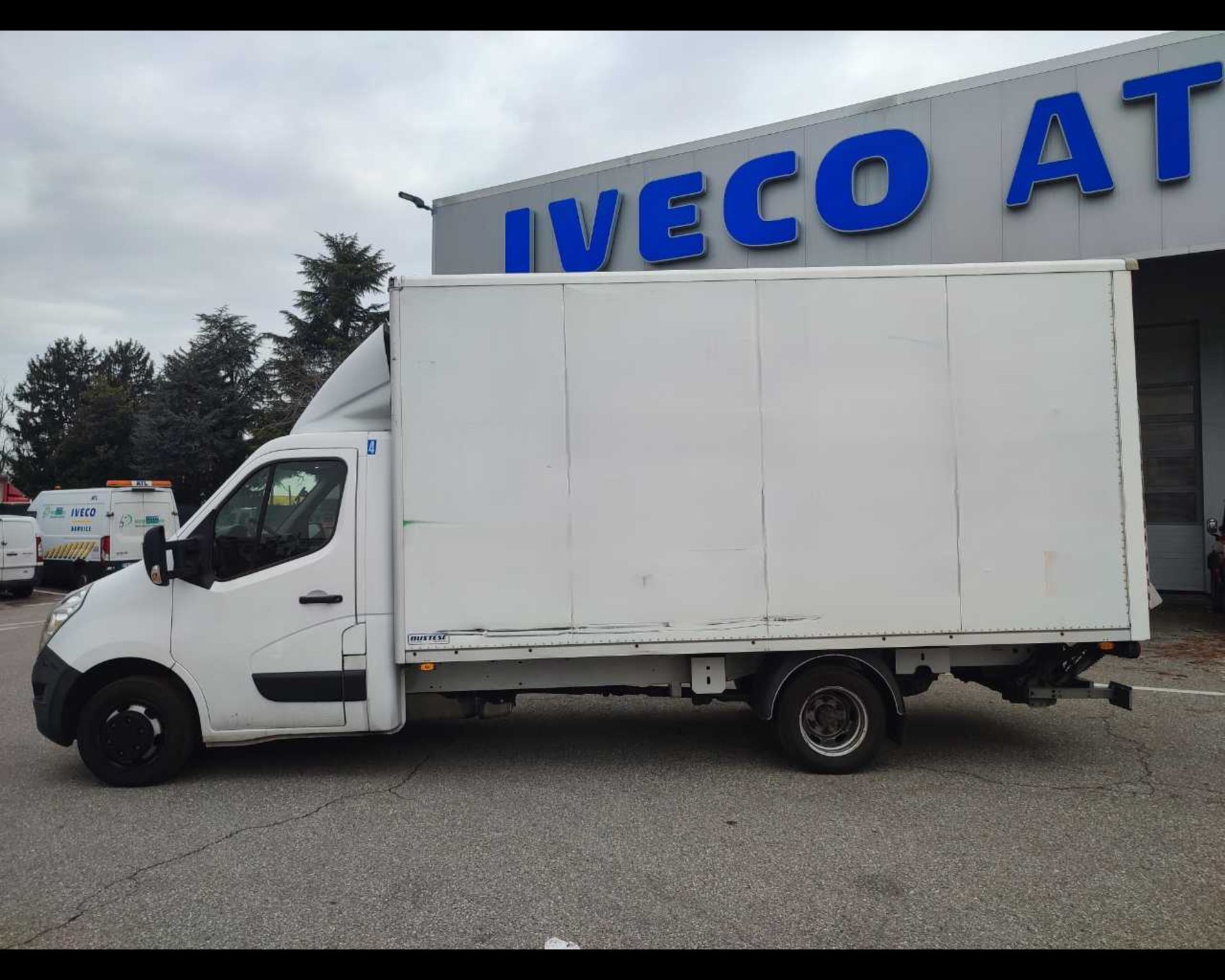RENAULT Master T35 2.3 dci BOX e SPONDA - Lombardia Truck