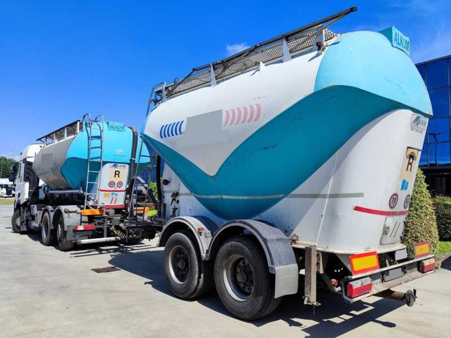 RENAULT T260 T480 CISTERNA PER GRANULATI E PULVIRULENTI - Lombardia Truck