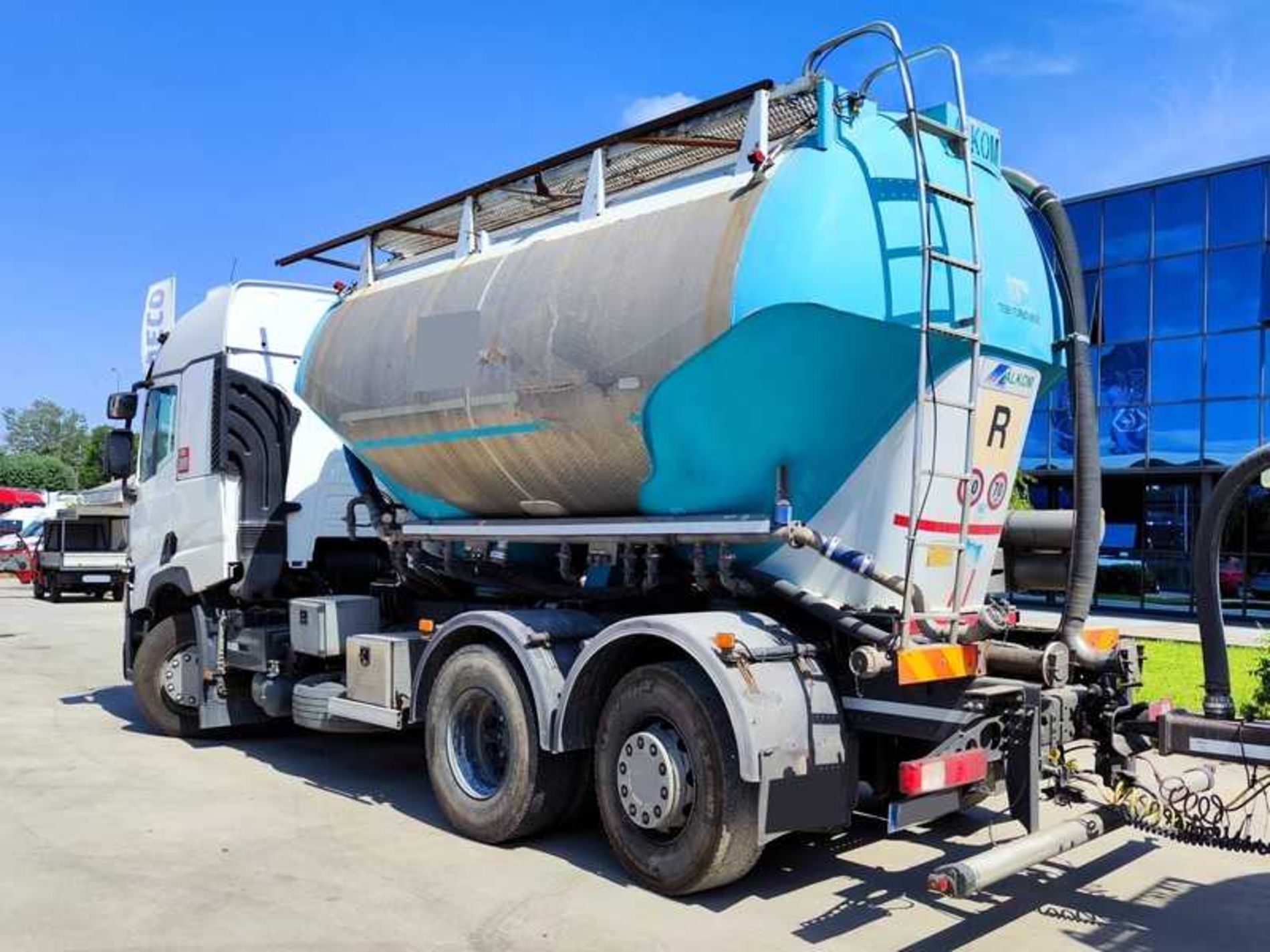 RENAULT T260 T480 CISTERNA PER GRANULATI E PULVIRULENTI - Lombardia Truck