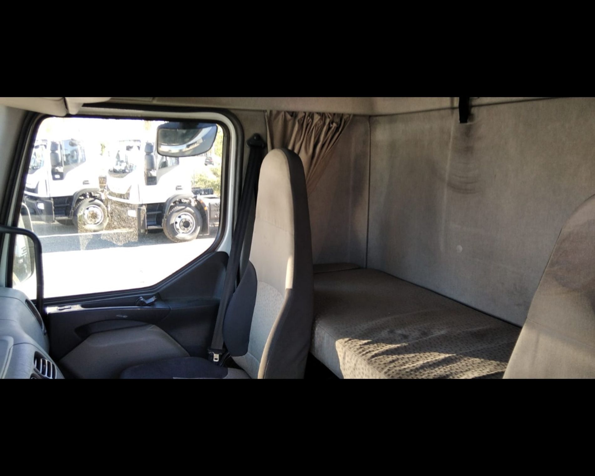 RENAULT TRUCKS RENAULT - CENTINA + SPONDA MT.7,50 ALZA/ABBASSA - Lombardia Truck