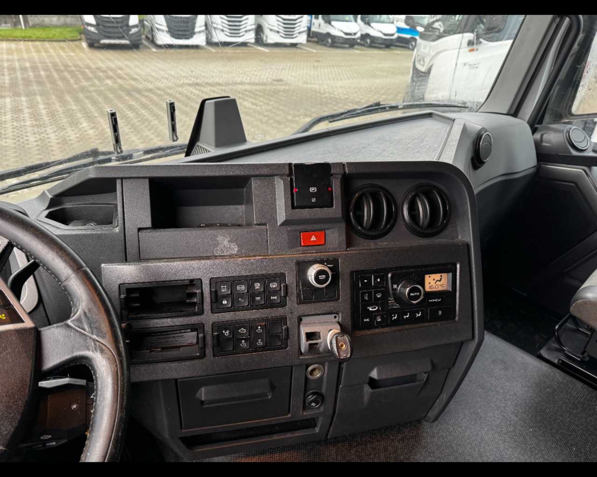 RENAULT V.I. T PREMIUM - Lombardia Truck