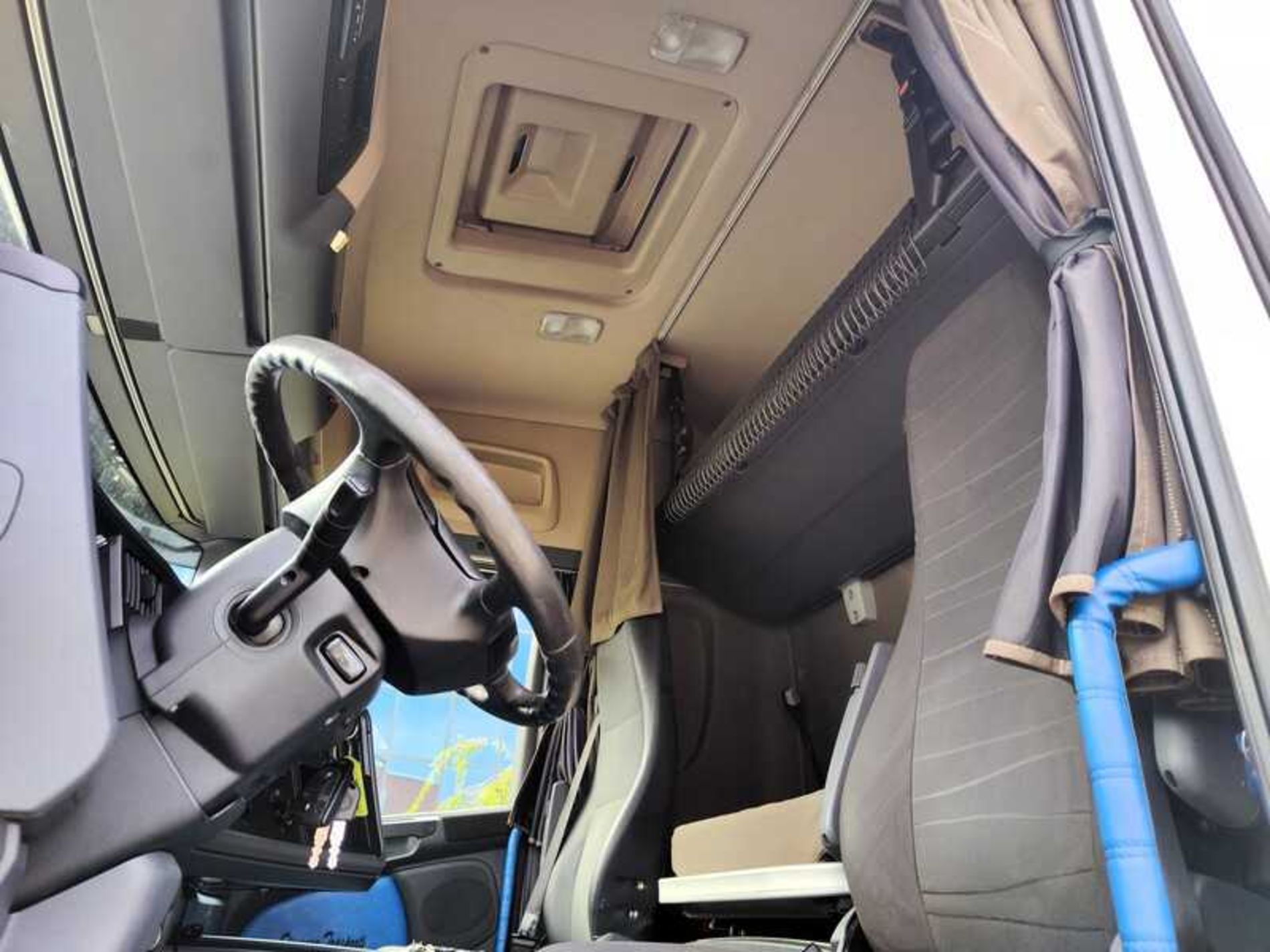 SCANIA R490 TRATTORE - Lombardia Truck