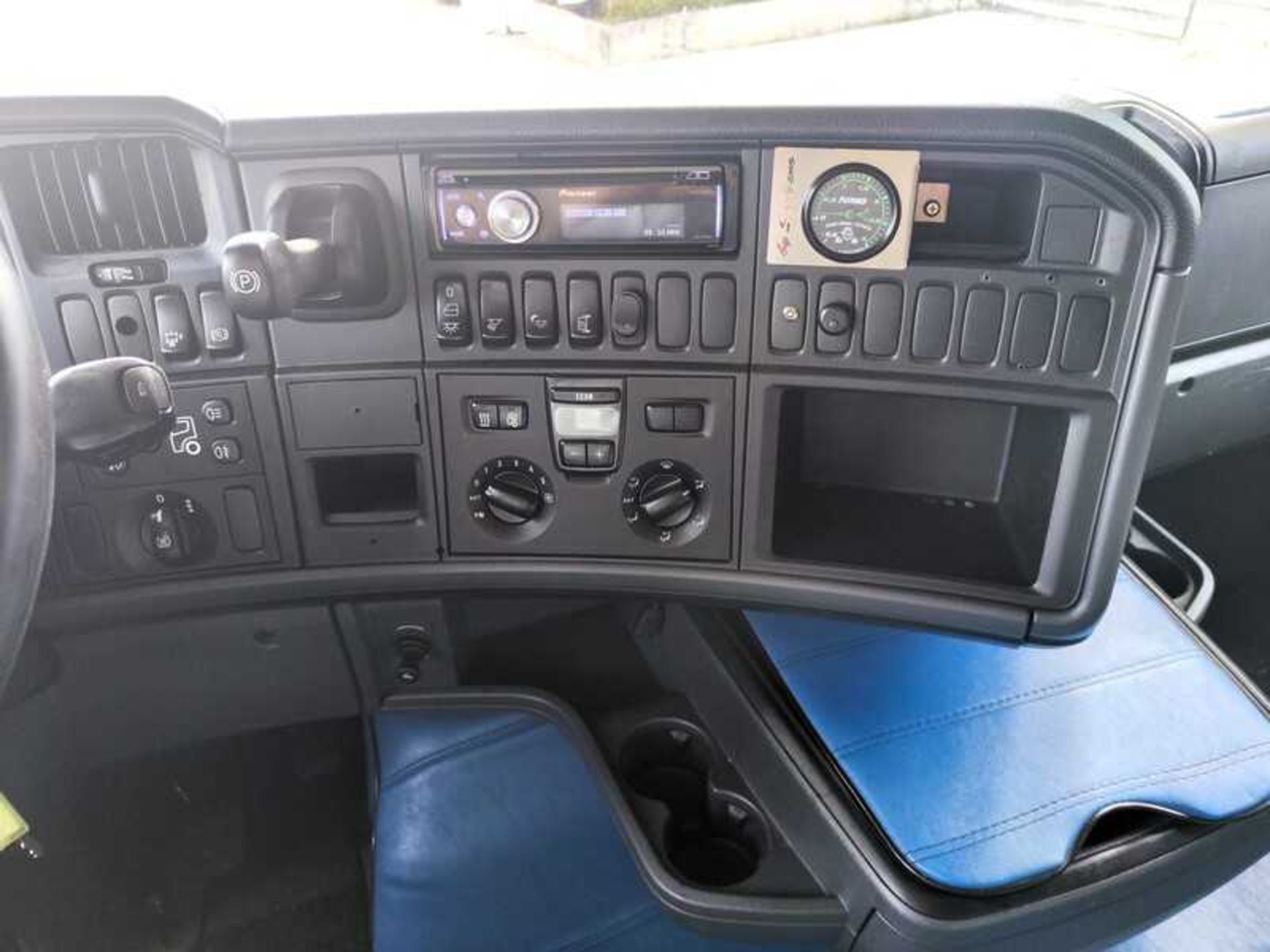 SCANIA R490 TRATTORE - Lombardia Truck