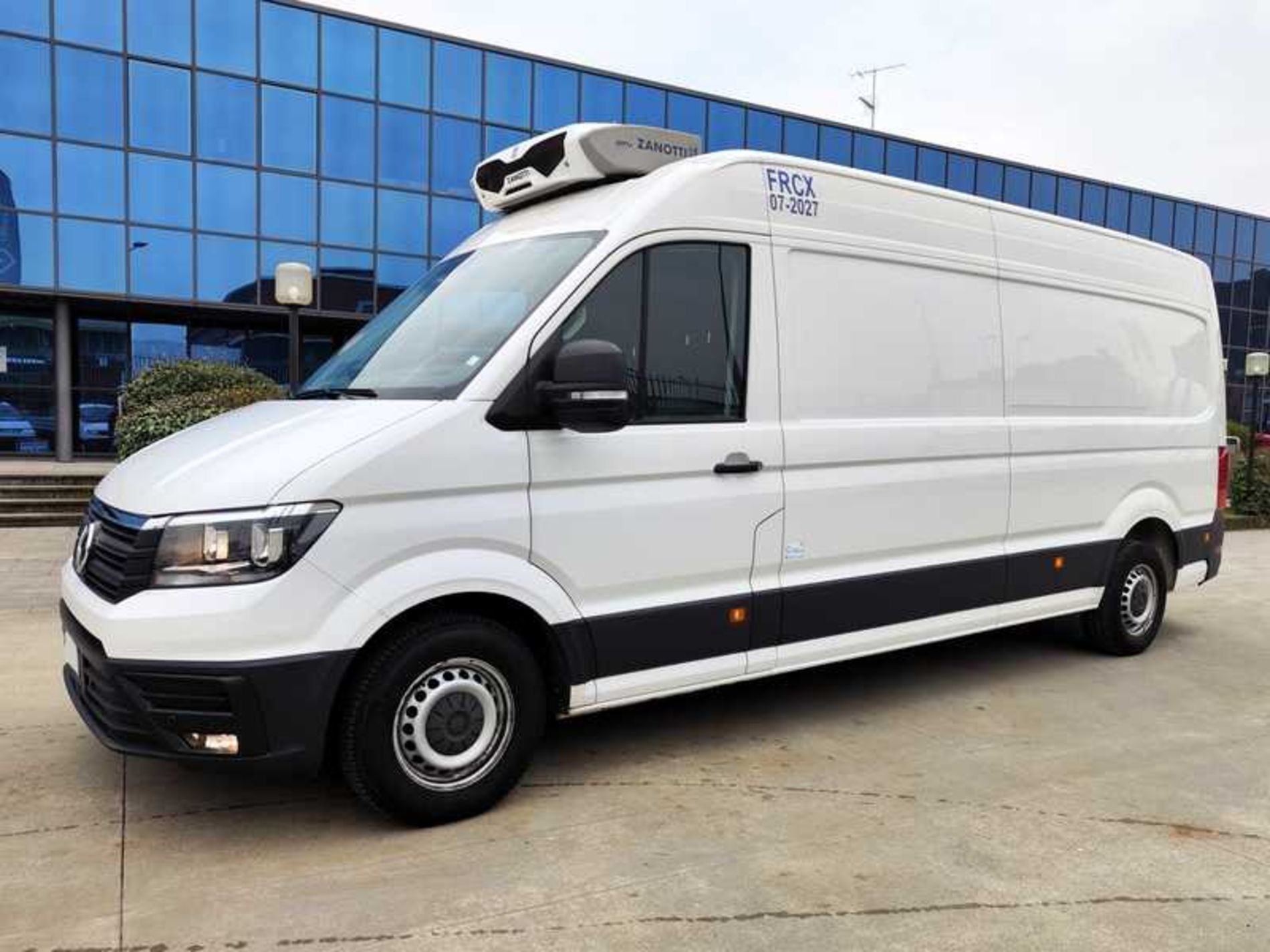 VOLKSWAGEN CRAFTER 35 2.0 177CV COIBENTATO CON FRIGO - Lombardia Truck