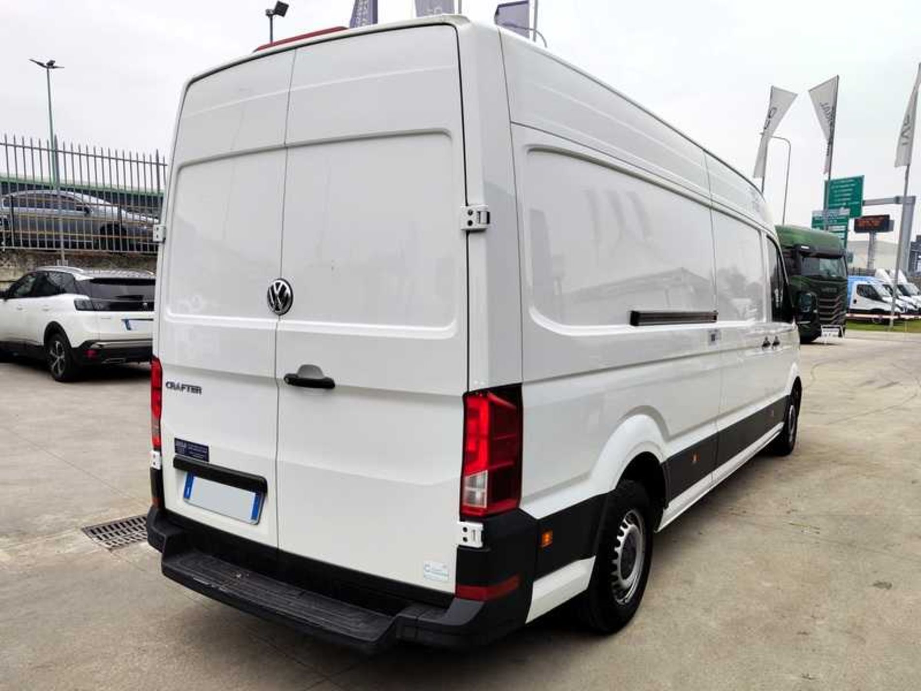 VOLKSWAGEN CRAFTER 35 2.0 177CV COIBENTATO CON FRIGO - Lombardia Truck