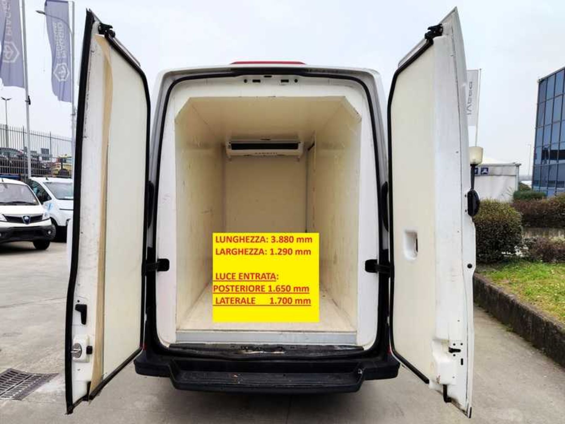 VOLKSWAGEN CRAFTER 35 2.0 177CV COIBENTATO CON FRIGO - Lombardia Truck