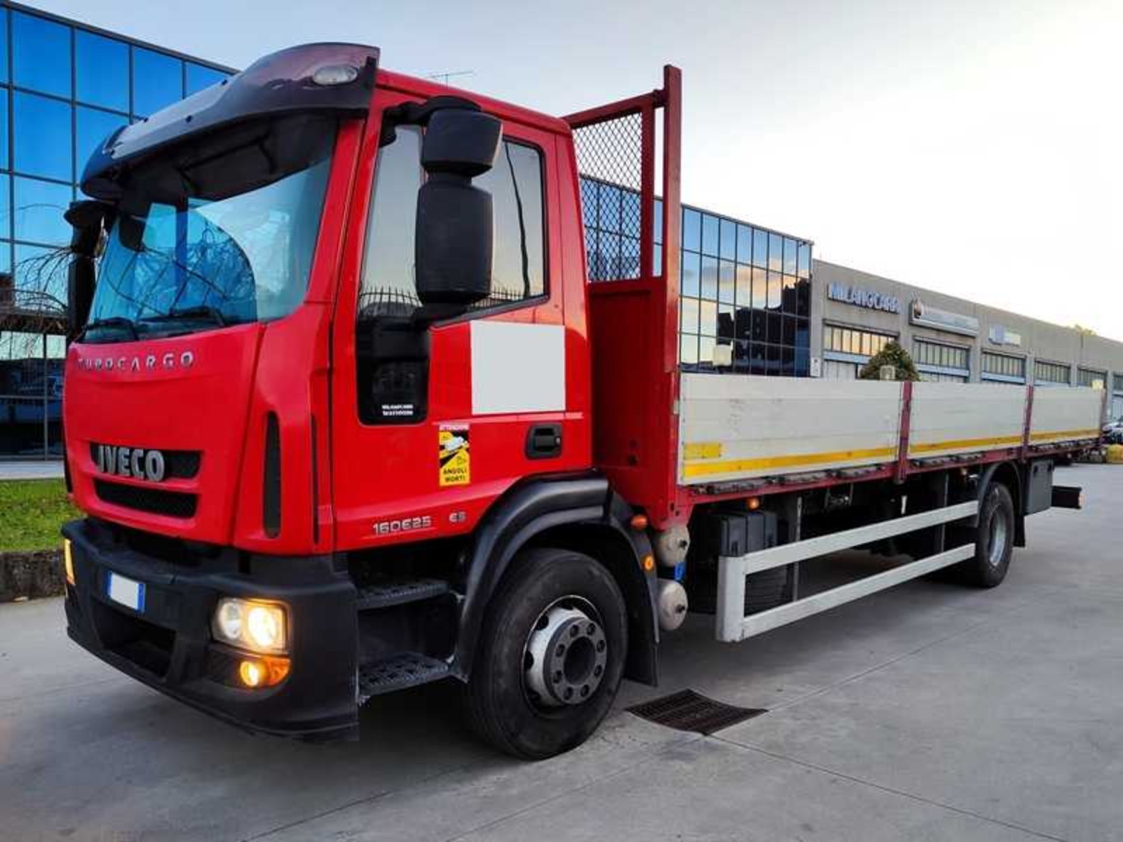 IVECO ML160E25/P CASSONE FISSO - Lombardia Truck